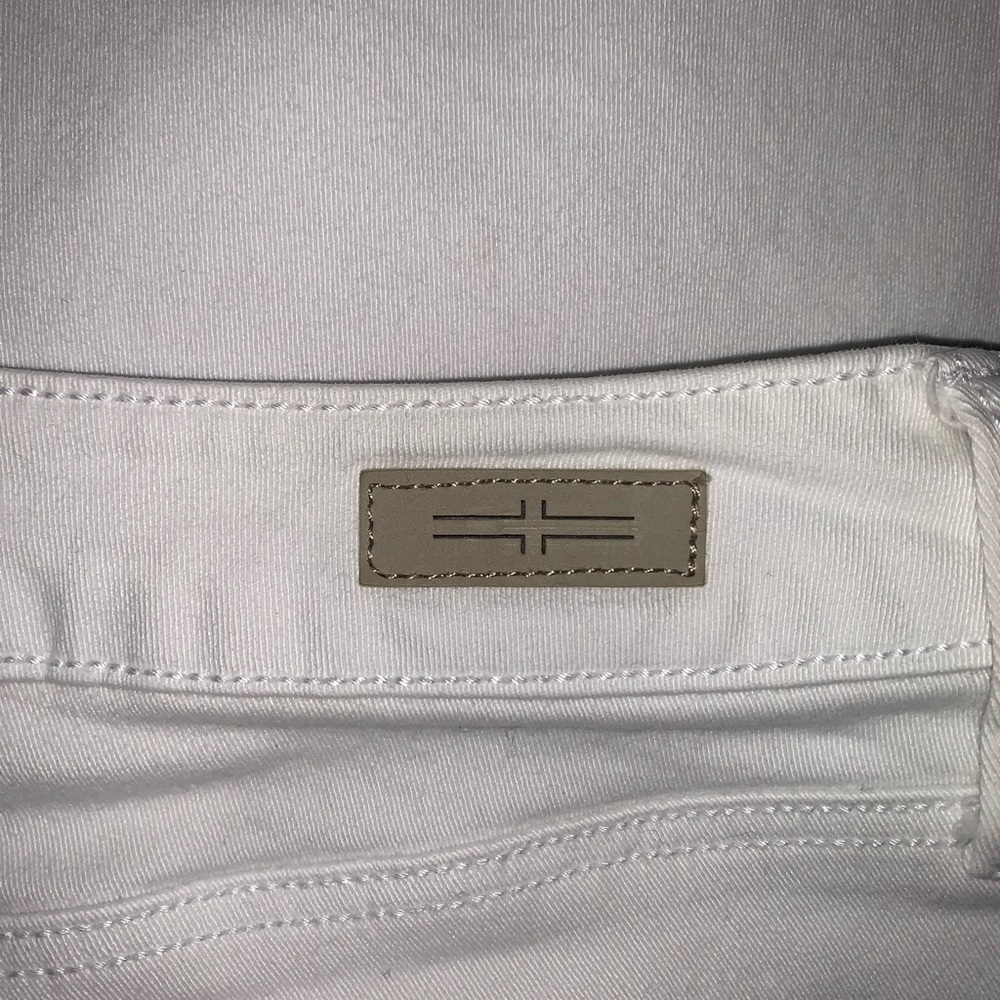 Liverpool “The Walking Short” white cuffed shorts size 6 - Picture 3 of 4